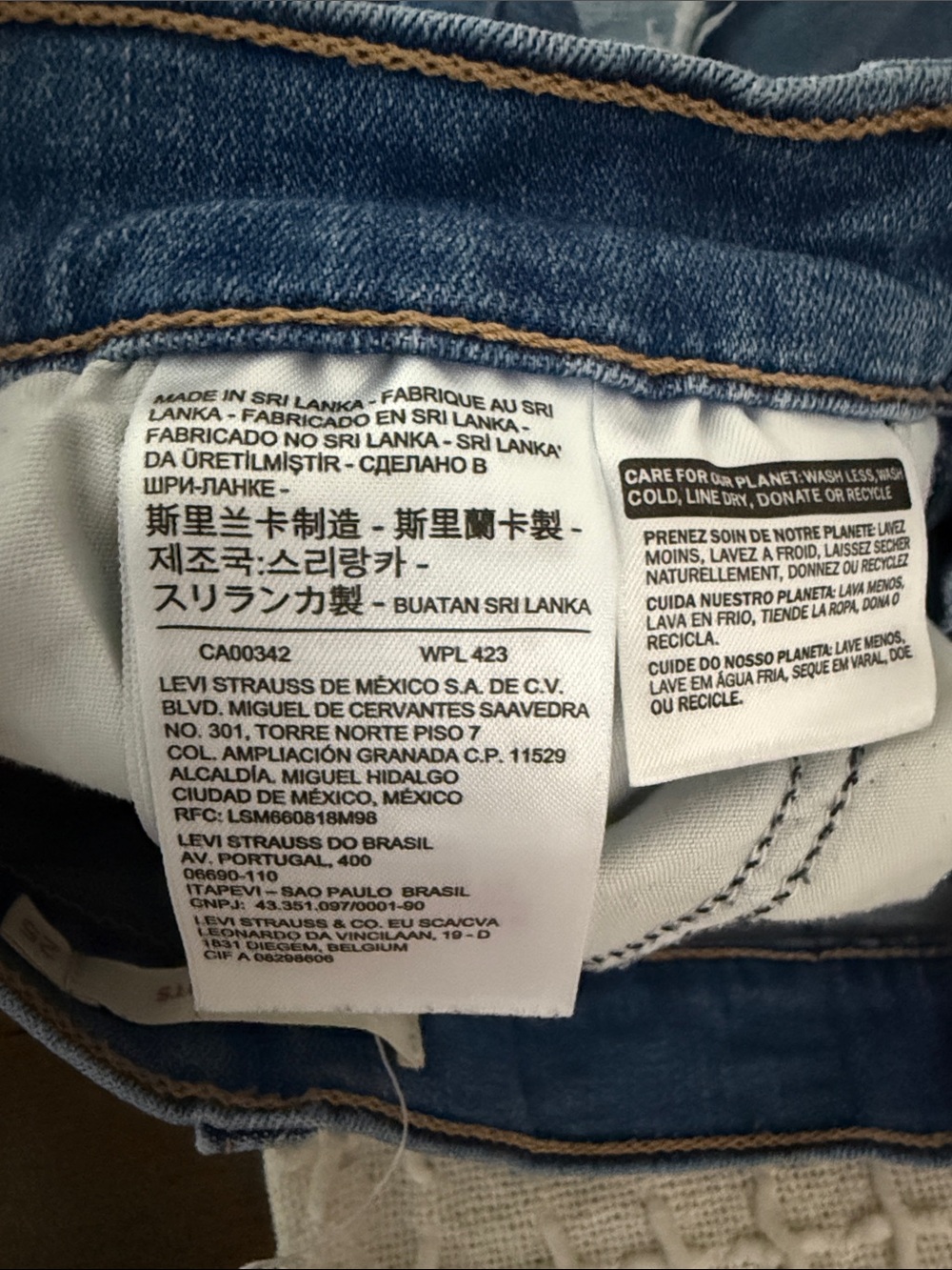 Levi’s High Rise Shorts - Picture 5 of 7